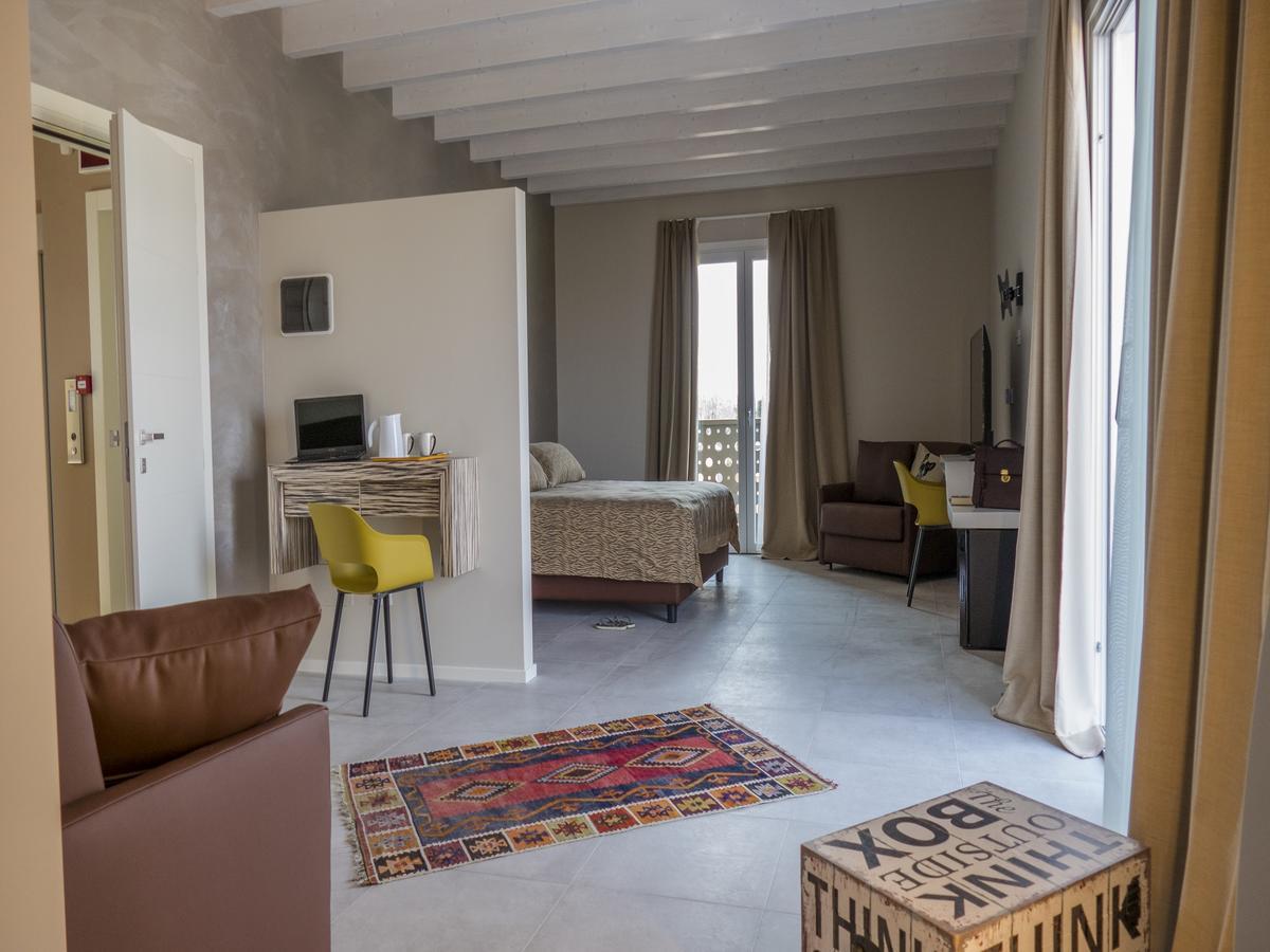 Hotel Buena Onda Peschiera del Garda Kültér fotó